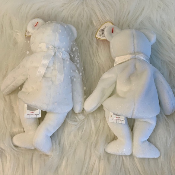 Ty (33) White Wedding Bears with Gold Rings “Mr.&Mrs.” - Picture 14 of 14
